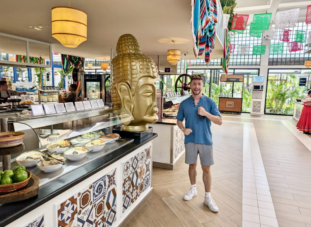 Oceans Riviera - buffet -Discovering Stays