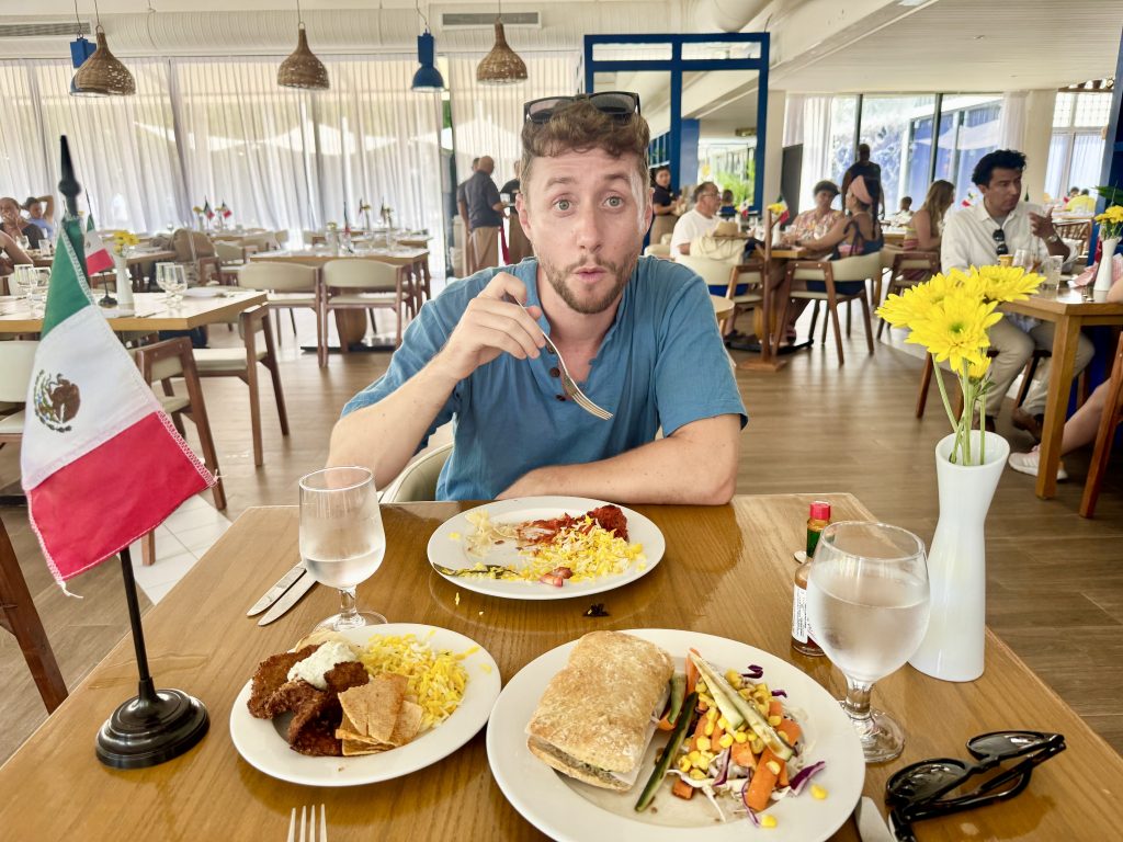 Oceans Riviera Paradise - restaurant -Discovering Stays