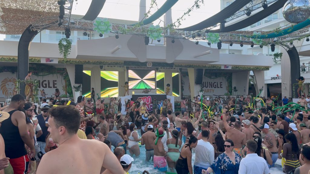 RIU Caribe pool party discovering stays - 2026