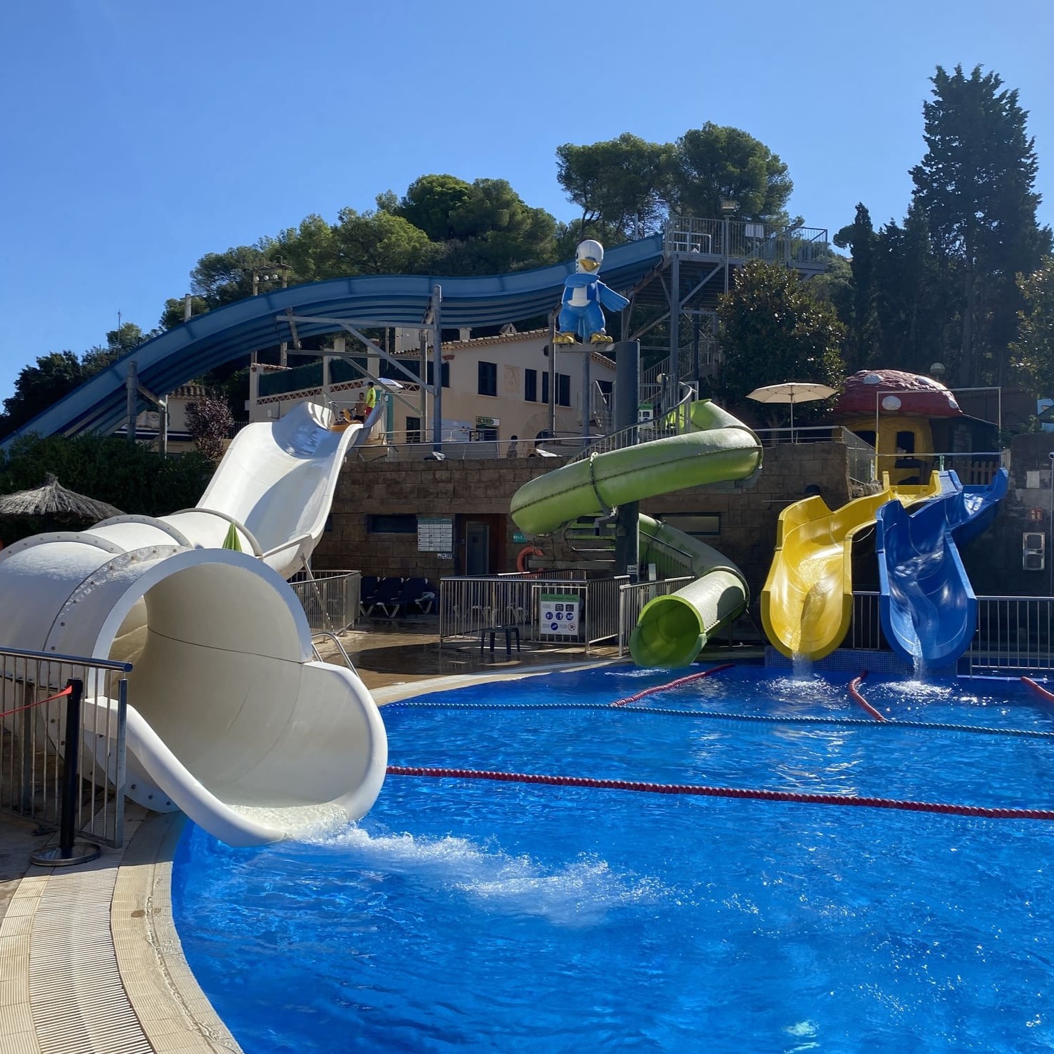 Rosamar Garden piscina con toboganes