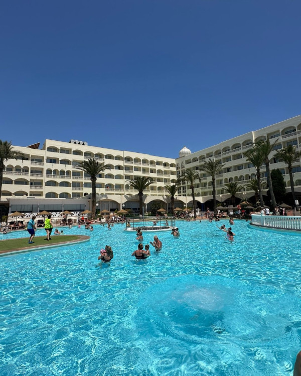 piscina evenia zoraida roquetas