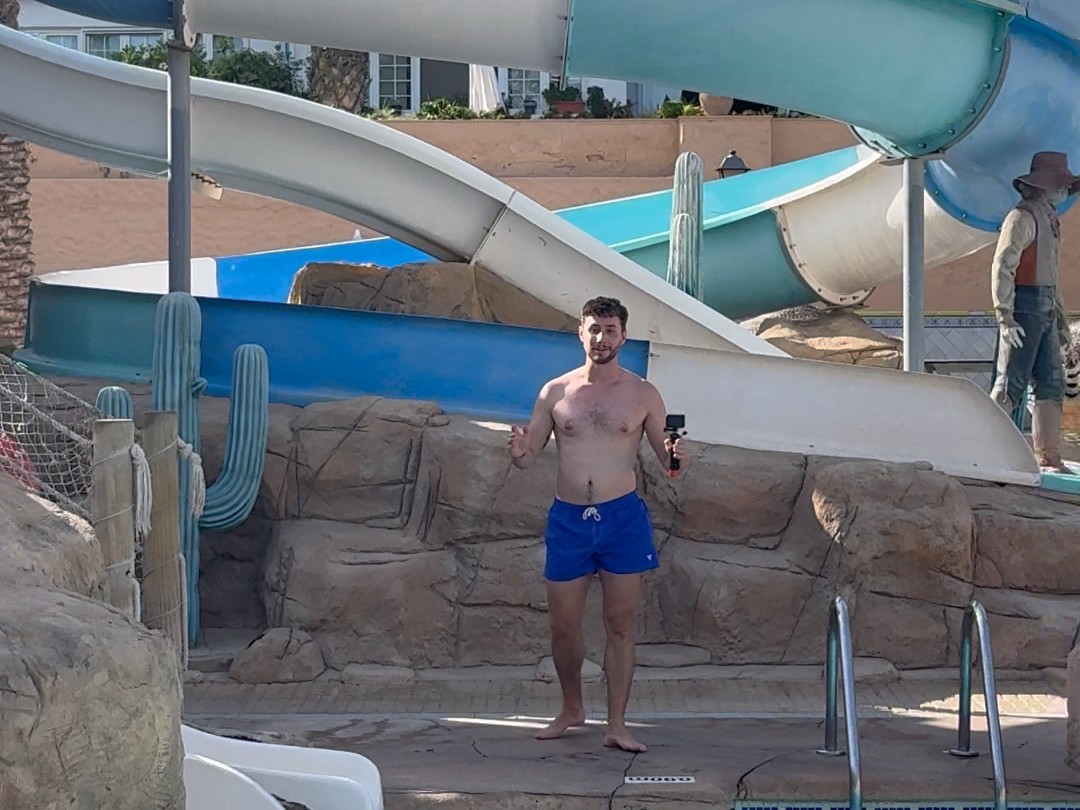Toboganes con temática del oeste del Playadulce, en Aguadulce