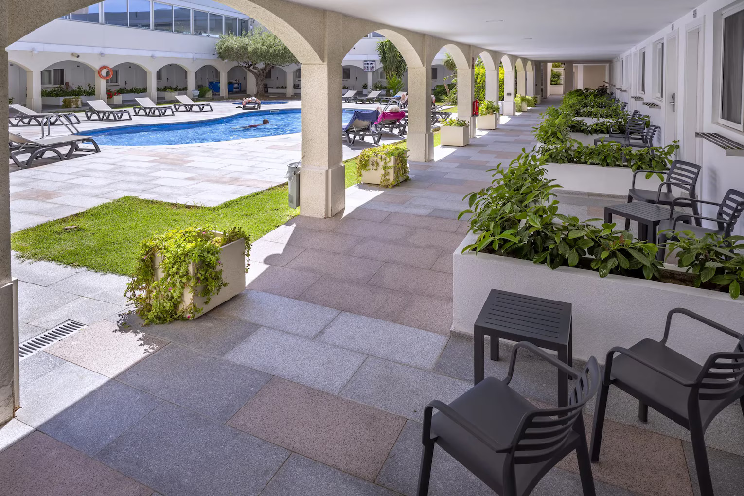 Piscina frente al mar Meridià Mar