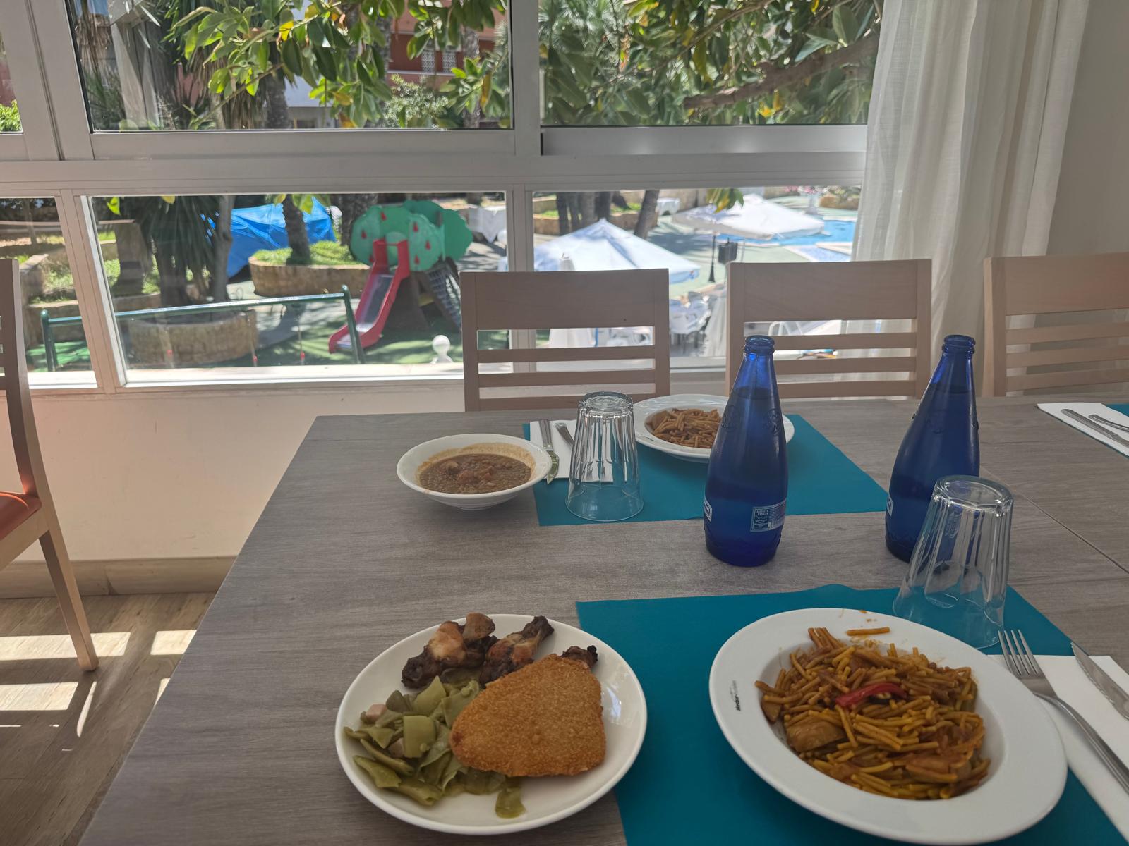Buffet Hotel Alone