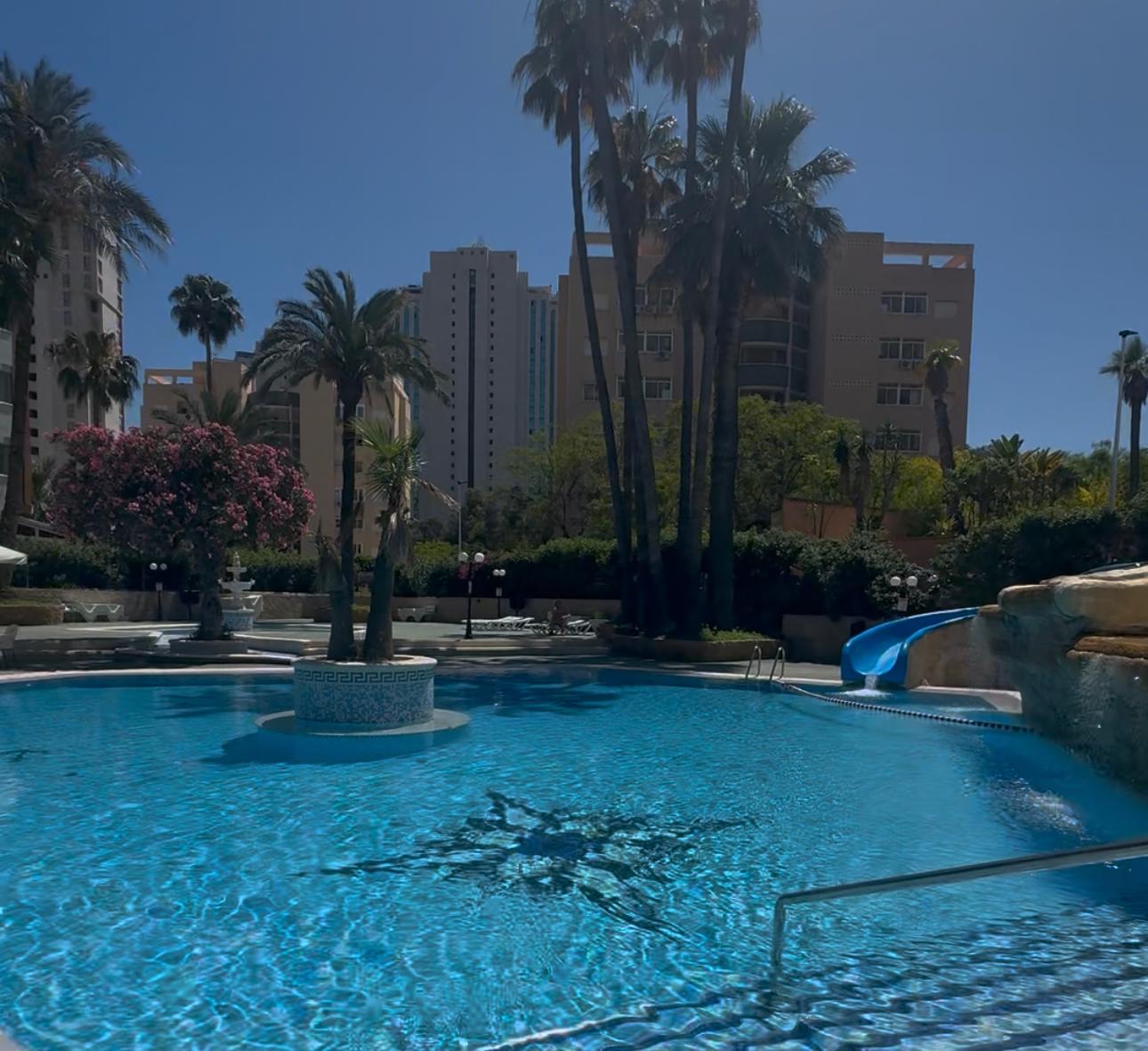 Piscina principal Hotel Alone