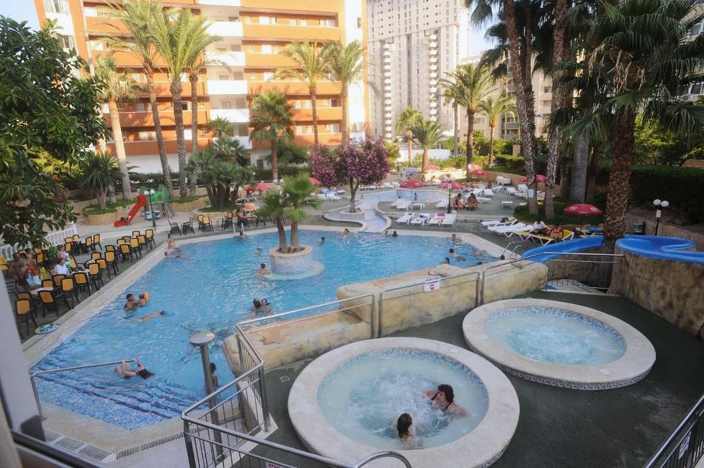 Piscinas y jacuzzis del Hotel Alone, en Benidorm