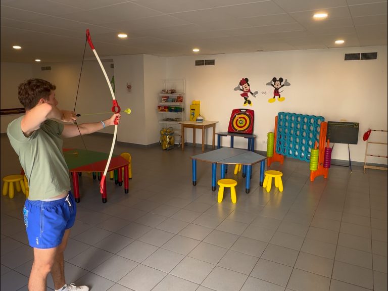 Miniclub Delfi-Club del Playacartaya con zona de juegos interior