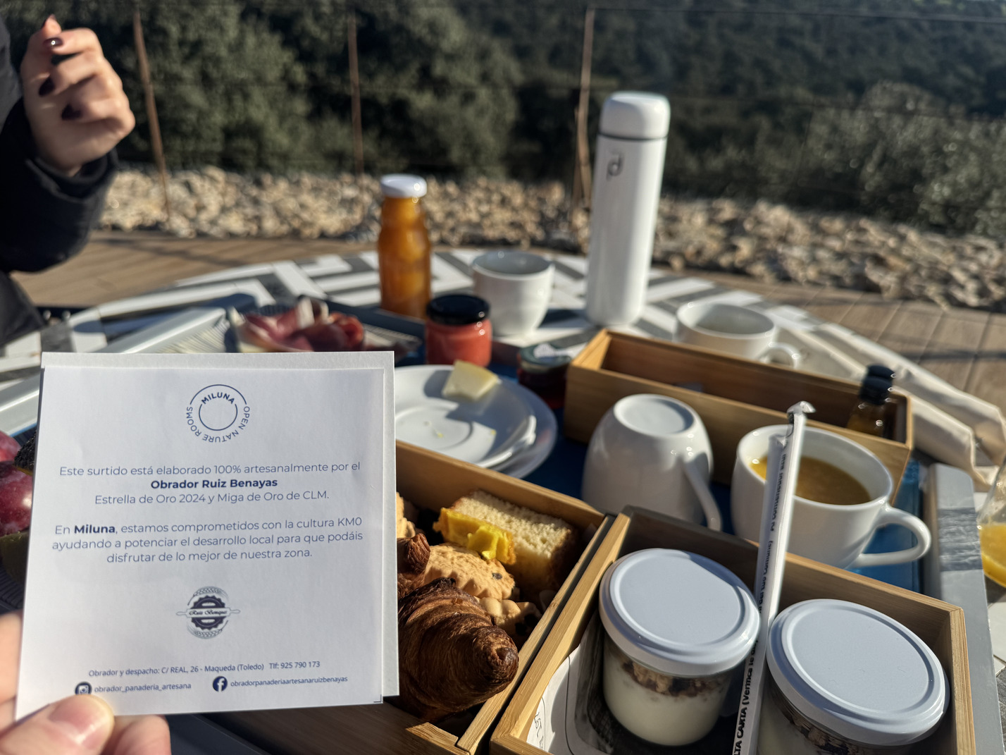 Desayuno de Miluna con productos del Obrador Ruiz Benayas