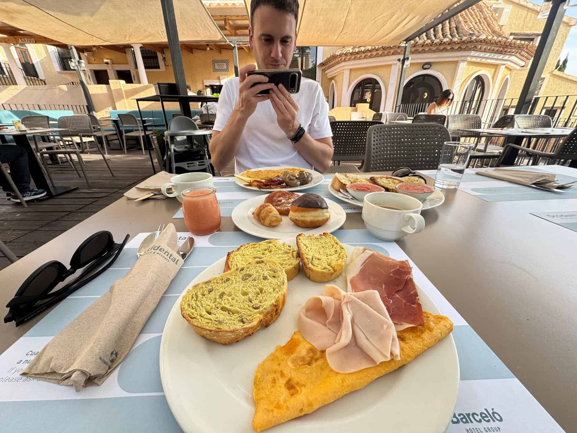 occidental pueblo acantilado desayuno - Víctor de Descubriendo Viajes