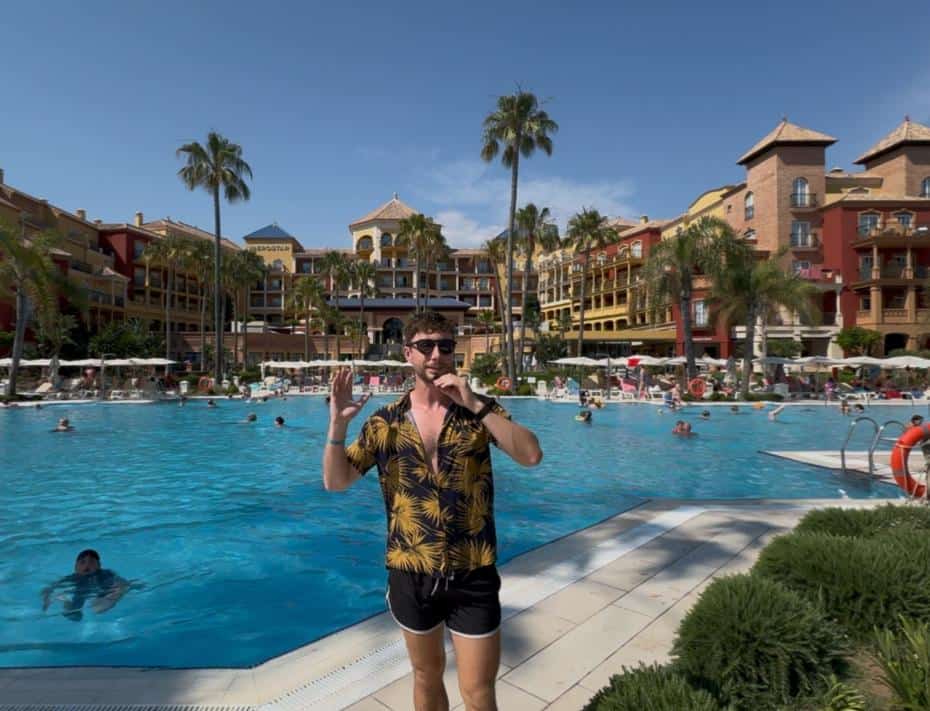 Iberostar Waves Málaga piscina e instalaciones