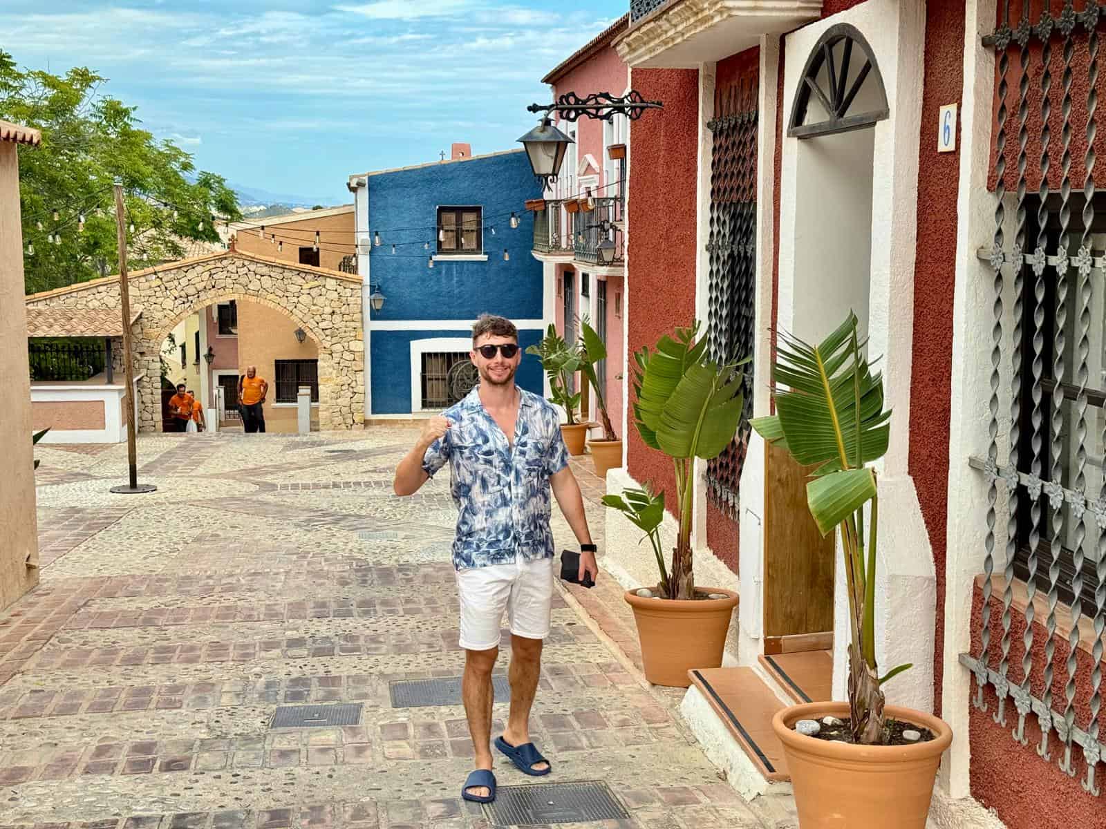occidental pueblo acantilado - Javier de Descubriendo Viajes