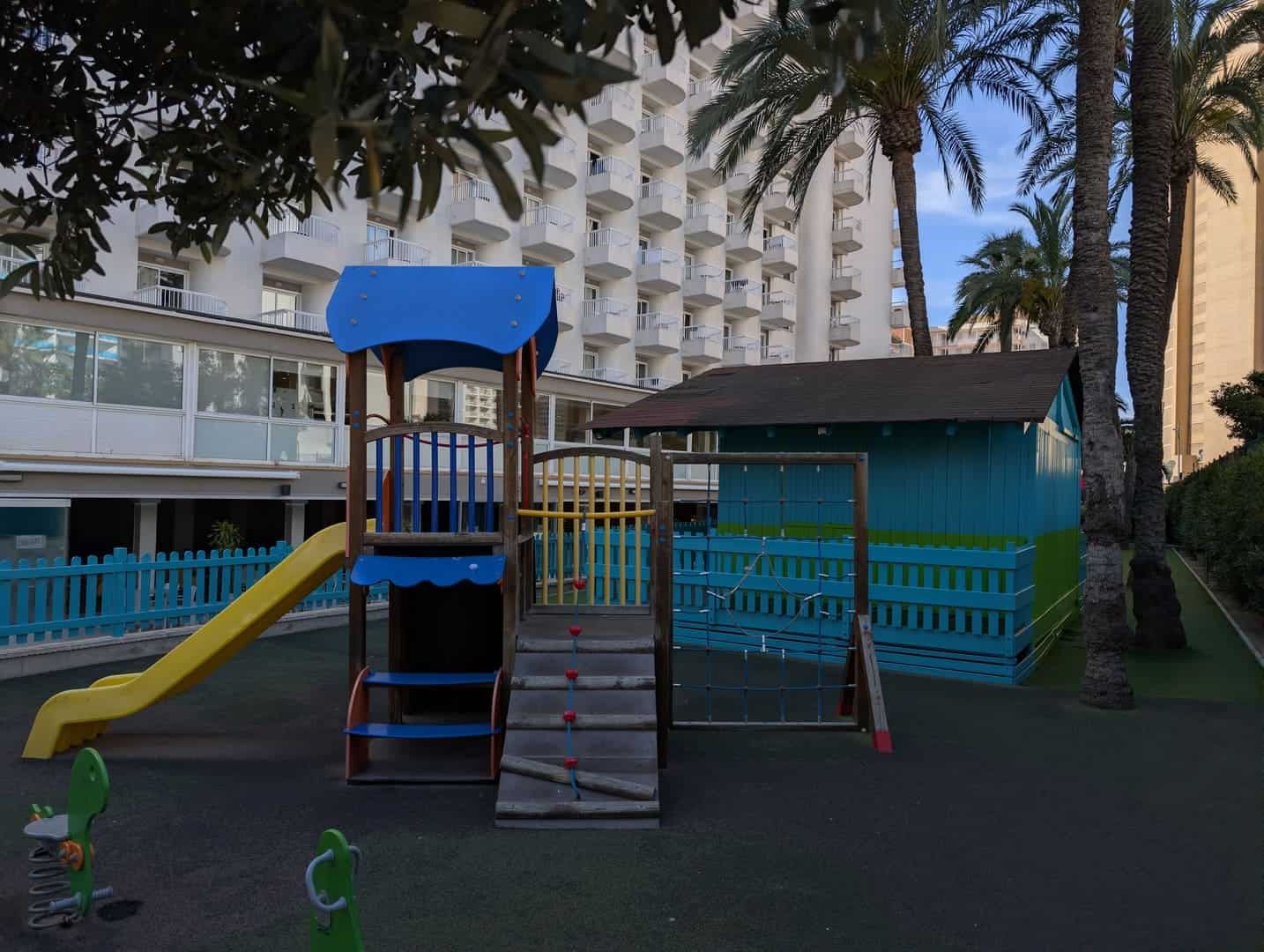 Sol Pelicanos Ocas family fun