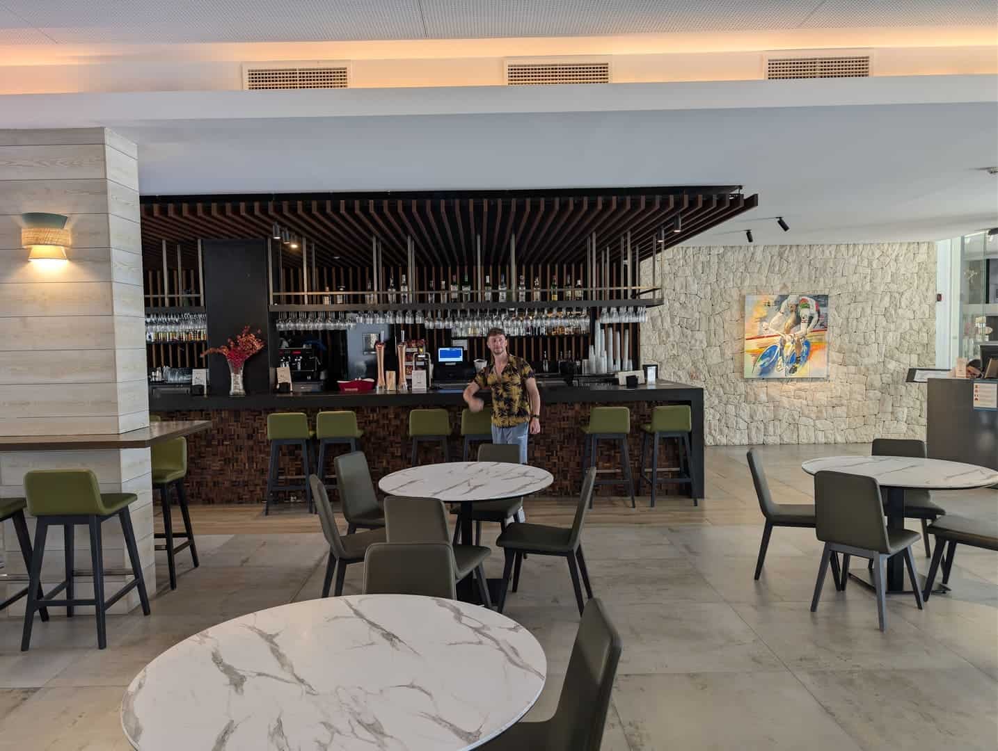 bares-ambiente-hotel-cap-negret-descubriendo-viajes-01