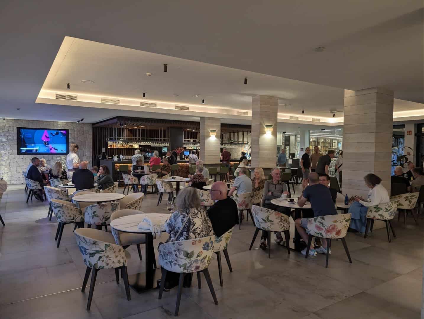 bares-ambiente-hotel-cap-negret-descubriendo-viajes-03