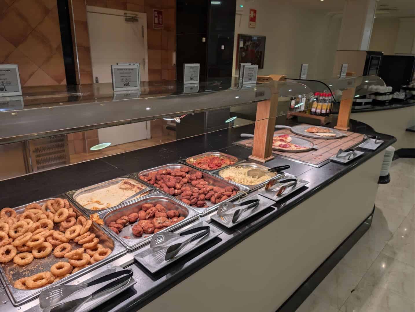 Sol Pelicanos Ocas breakfast hot food