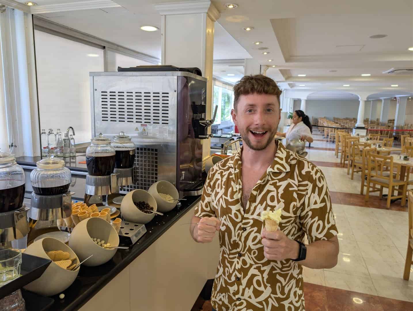 Sol Pelicanos Ocas buffet meat station