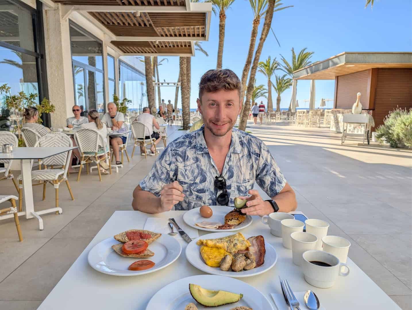 desayuno-hotel-cap-negret-descubriendo-viajes-01