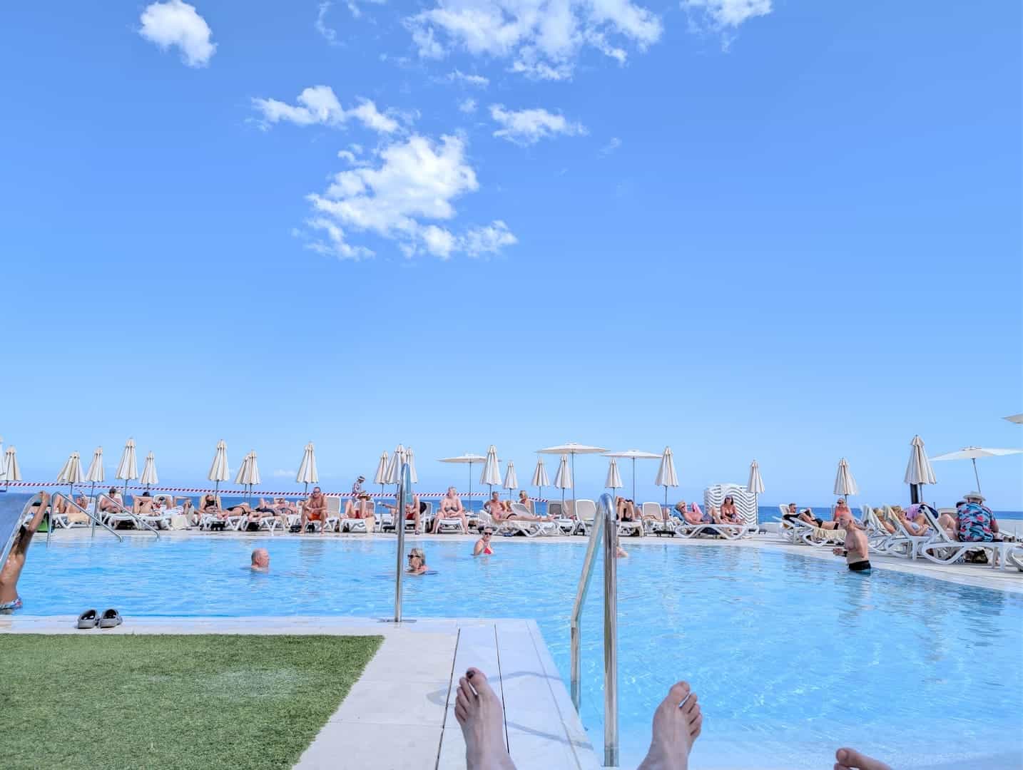 piscina-hotel-cap-negret-descubriendo-viajes-02