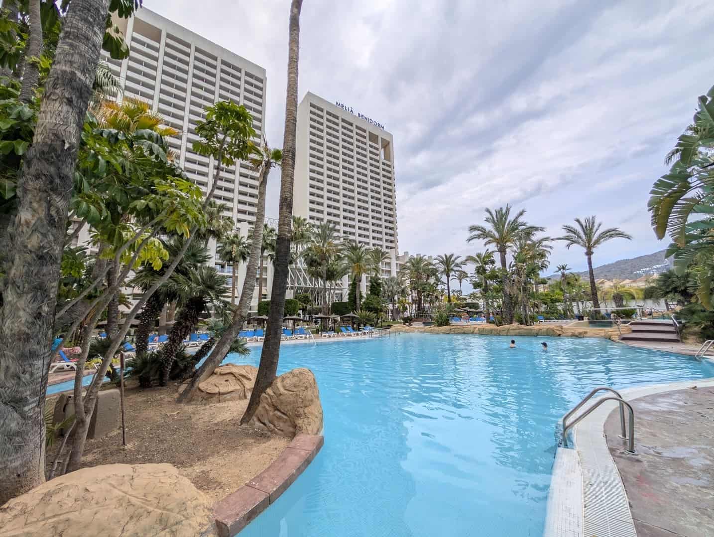 piscina-melia-benidorm-descubriendo-viajes-3