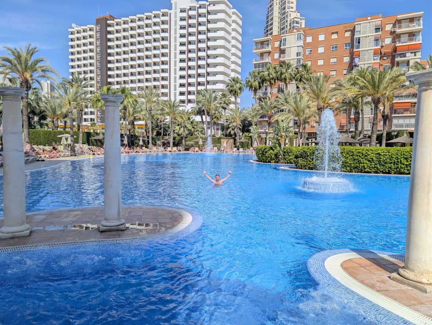 Sol Pelicanos Ocas pool loungers