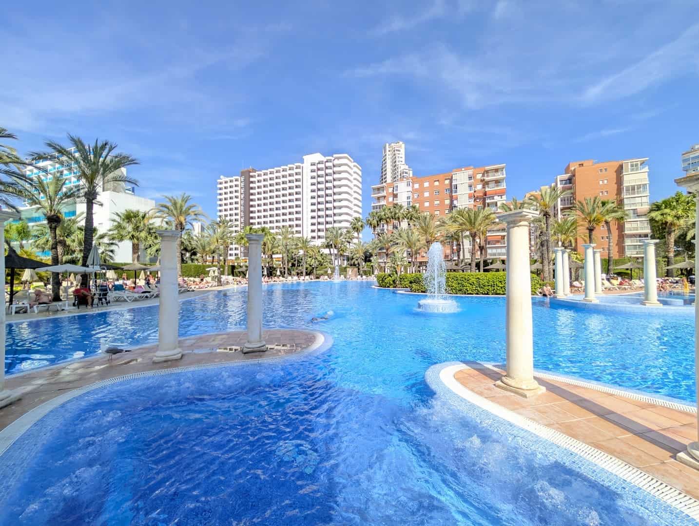Sol Pelicanos Ocas pool area