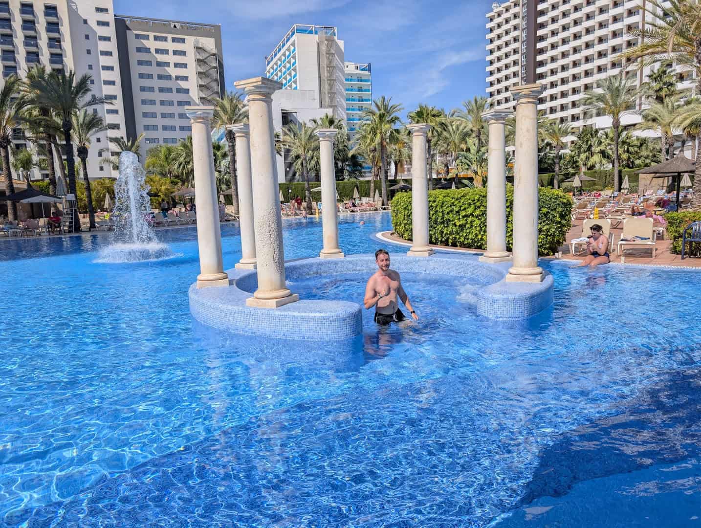Sol Pelicanos Ocas pool bridge