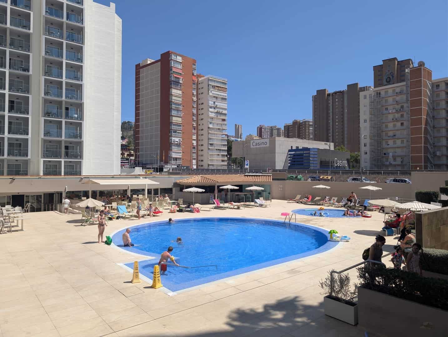 Sol Pelicanos Ocas pool sunbeds
