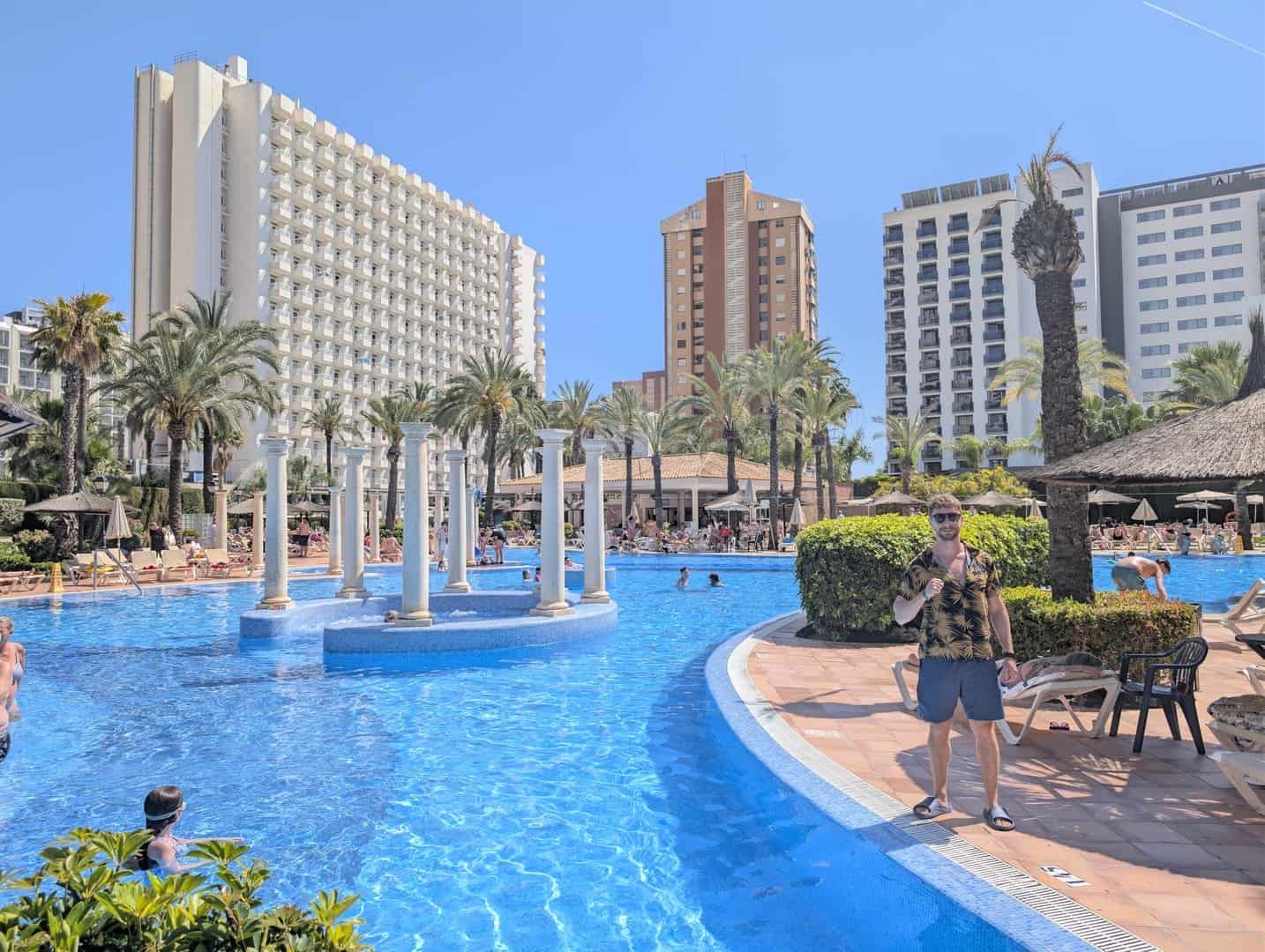 Sol Pelicanos Ocas pool terrace