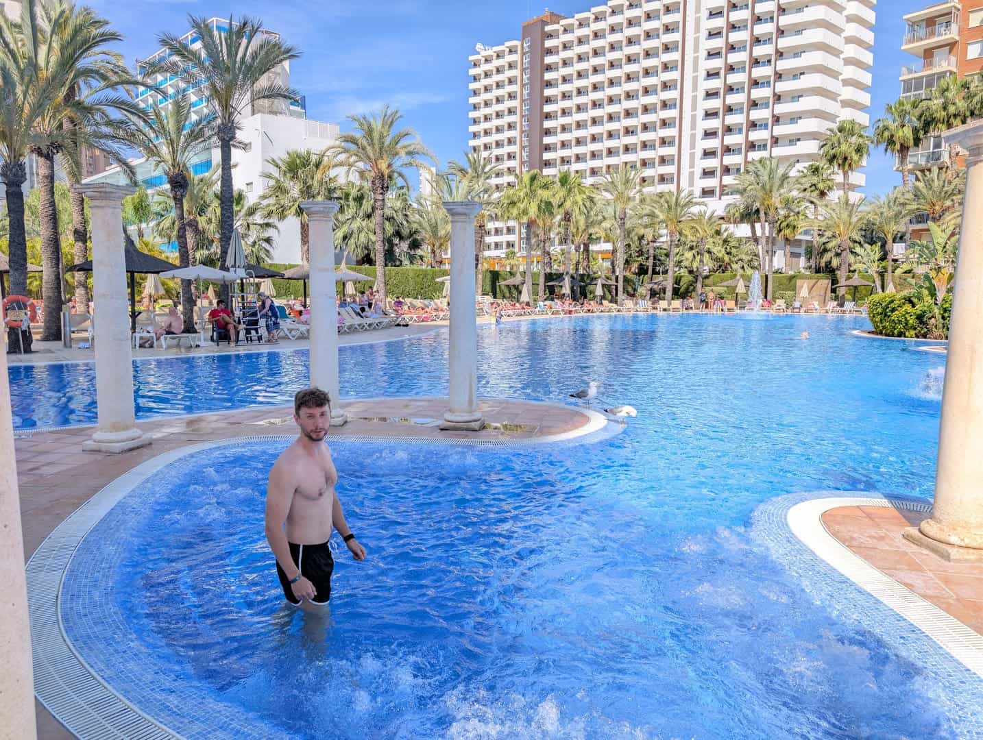 Sol Pelicanos Ocas jacuzzi area