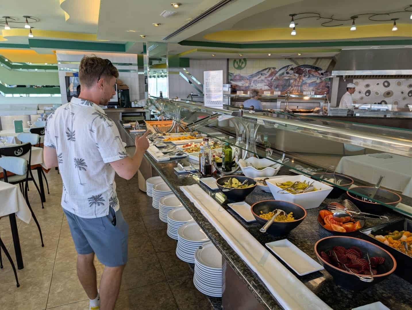 Hotel Benikaktus salad bar
