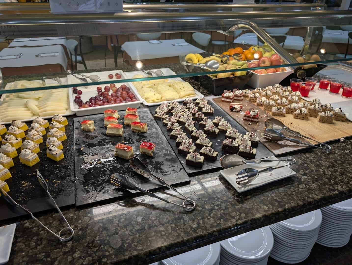 Hotel Benikaktus pastry selection