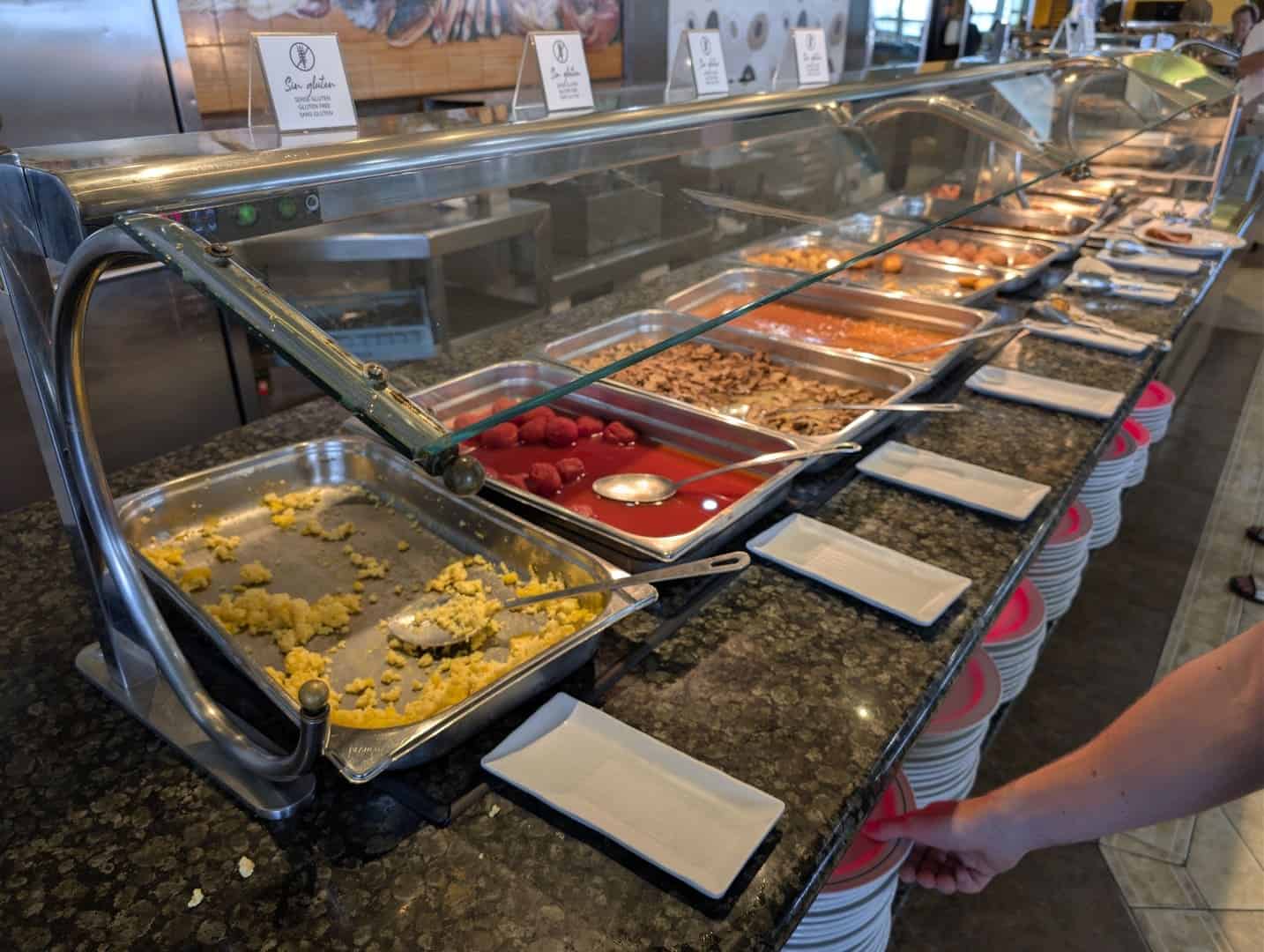 Hotel Benikaktus buffet display