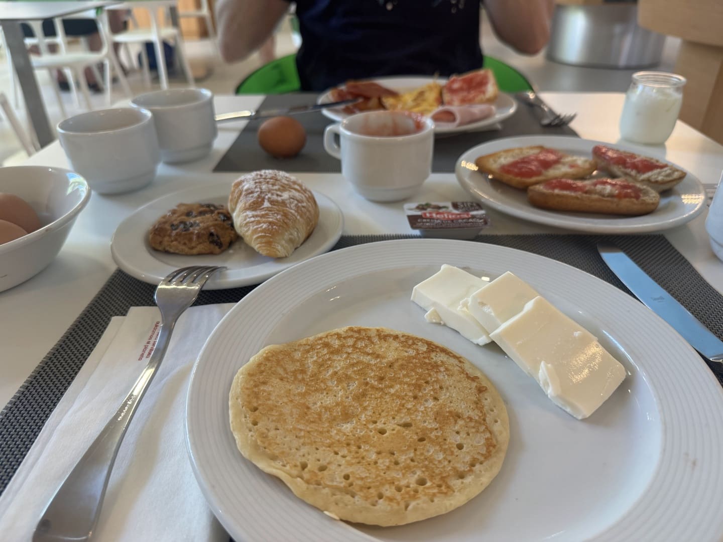 Desayuno con tortitas y tostadas en el Servigroup Marina Playa