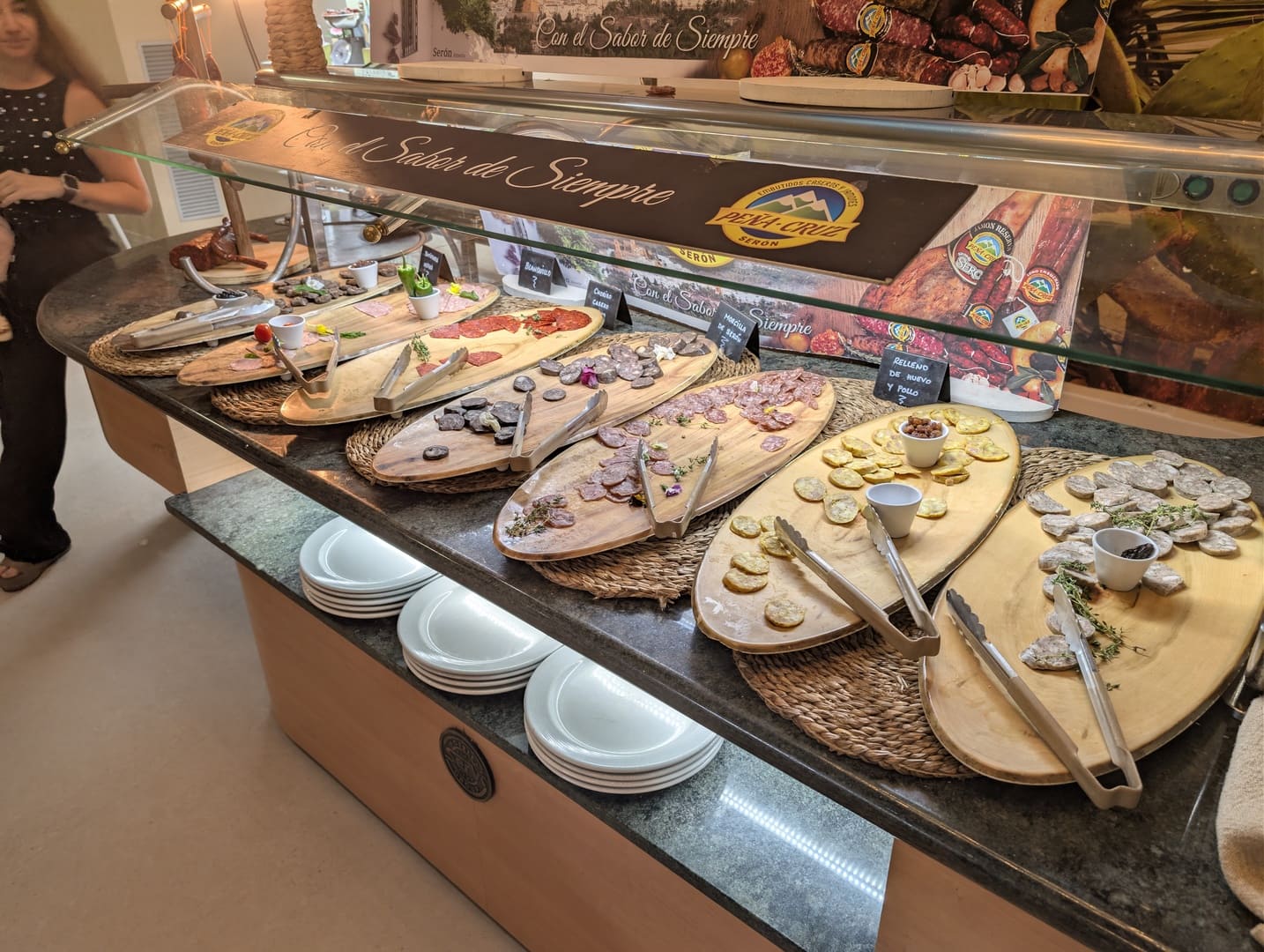 Embutidos caseros del buffet del Servigroup Marina Playa