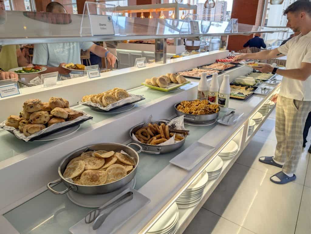 Buffet de desayuno del BCL Levante Club en Benidorm