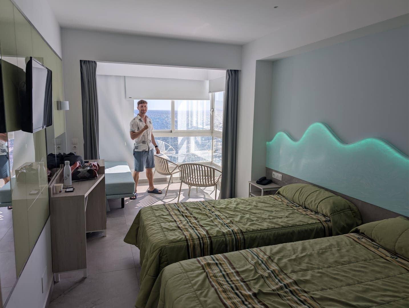 Hotel Benikaktus room interior