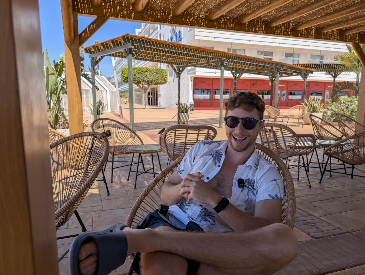 Terraza con sombra del Servigroup Marina Playa