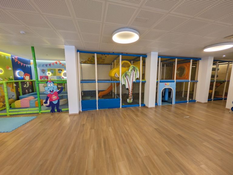 Miniclub del Best Pueblo Indalo de Mojácar con zona de juegos para niños