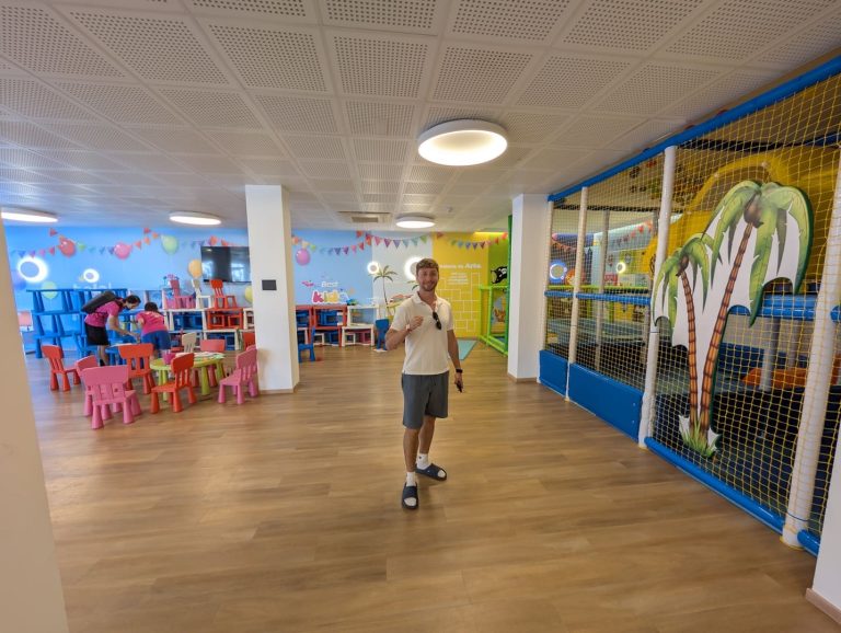 Zona de juegos del miniclub del Best Pueblo Indalo