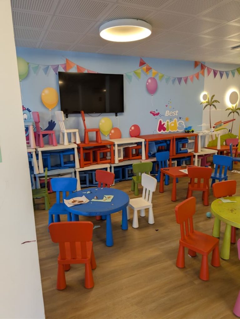 Parque de bolas del miniclub del Best Pueblo Indalo separado por edades