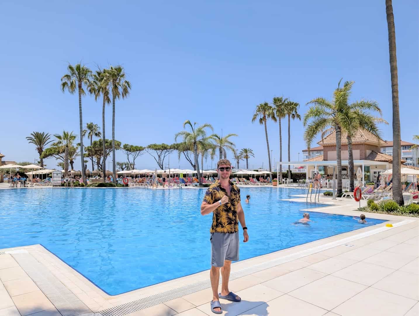 piscina-iberostar-waves-malaga-descubriendo-viajes-01