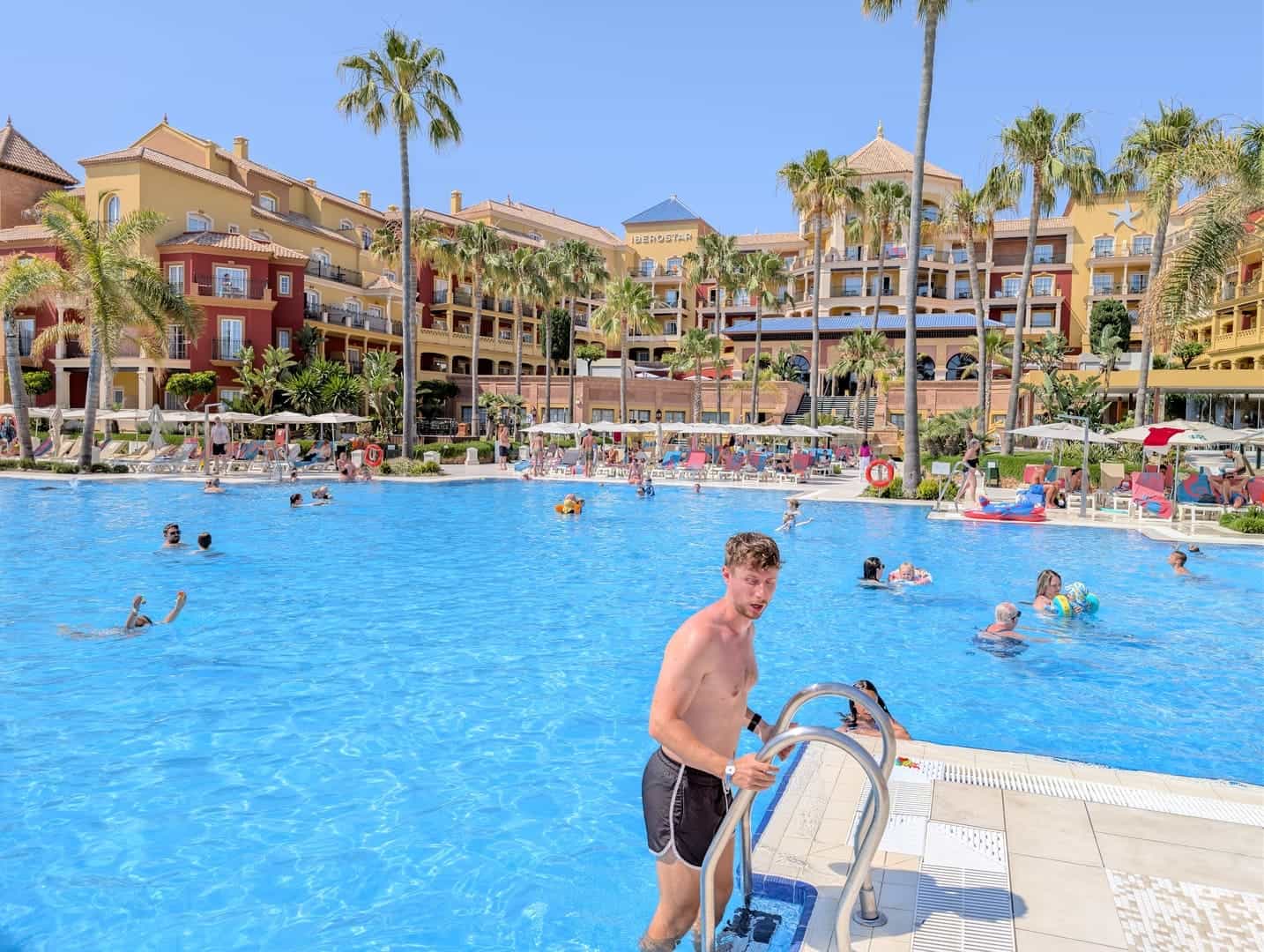 piscina-iberostar-waves-malaga-descubriendo-viajes-08