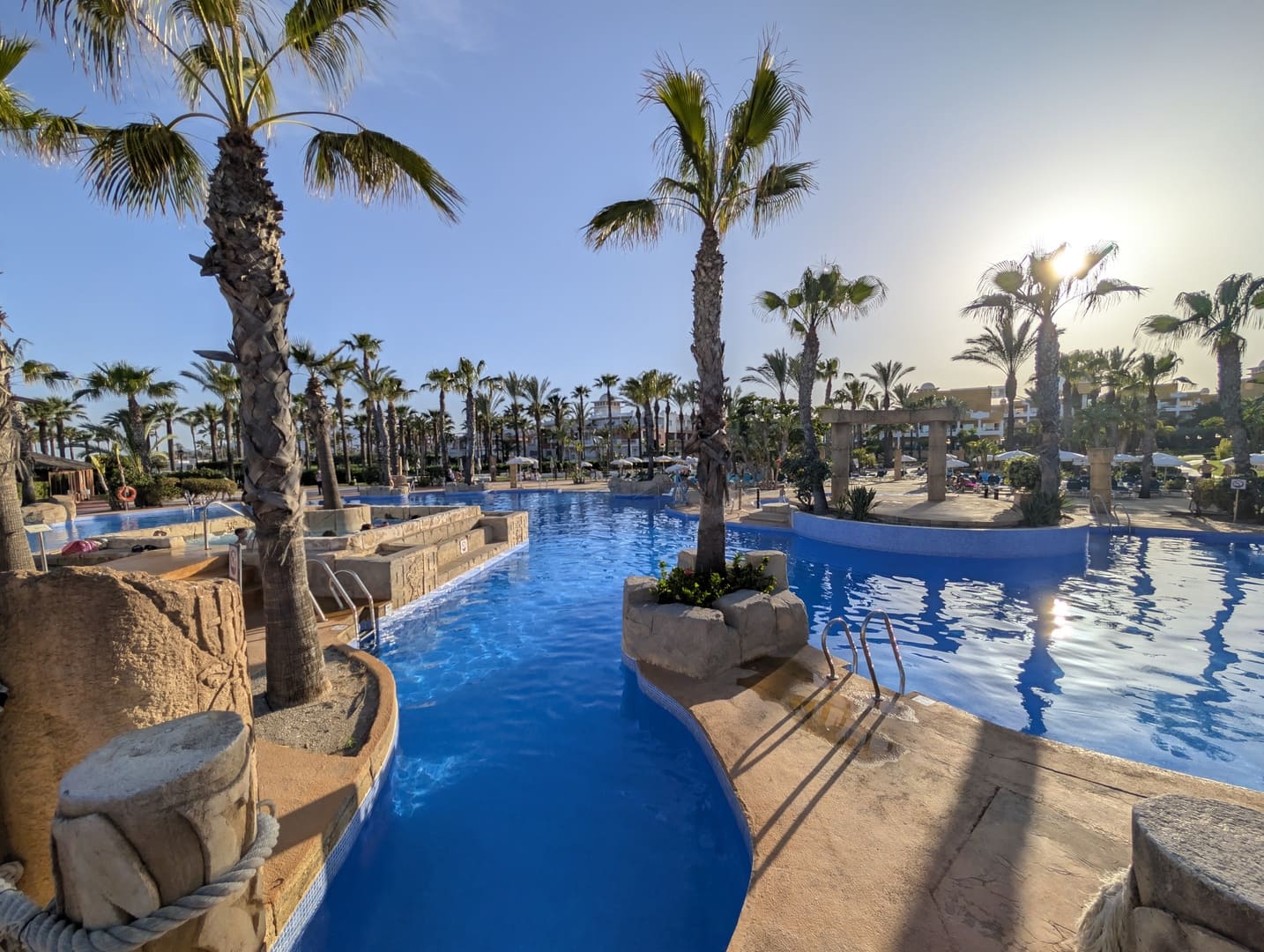 piscina-playa-zimbali-descubriendo-viajes-01
