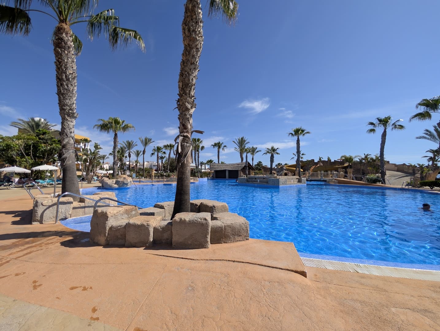 piscina-playa-zimbali-descubriendo-viajes-09
