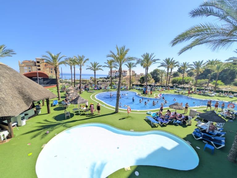 Piscinas del Holiday World Polinesia de Benalmádena