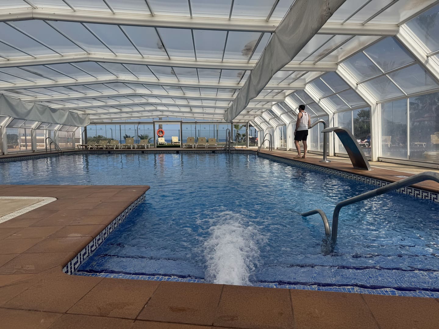 Piscina cubierta climatizada del Servigroup Marina Playa