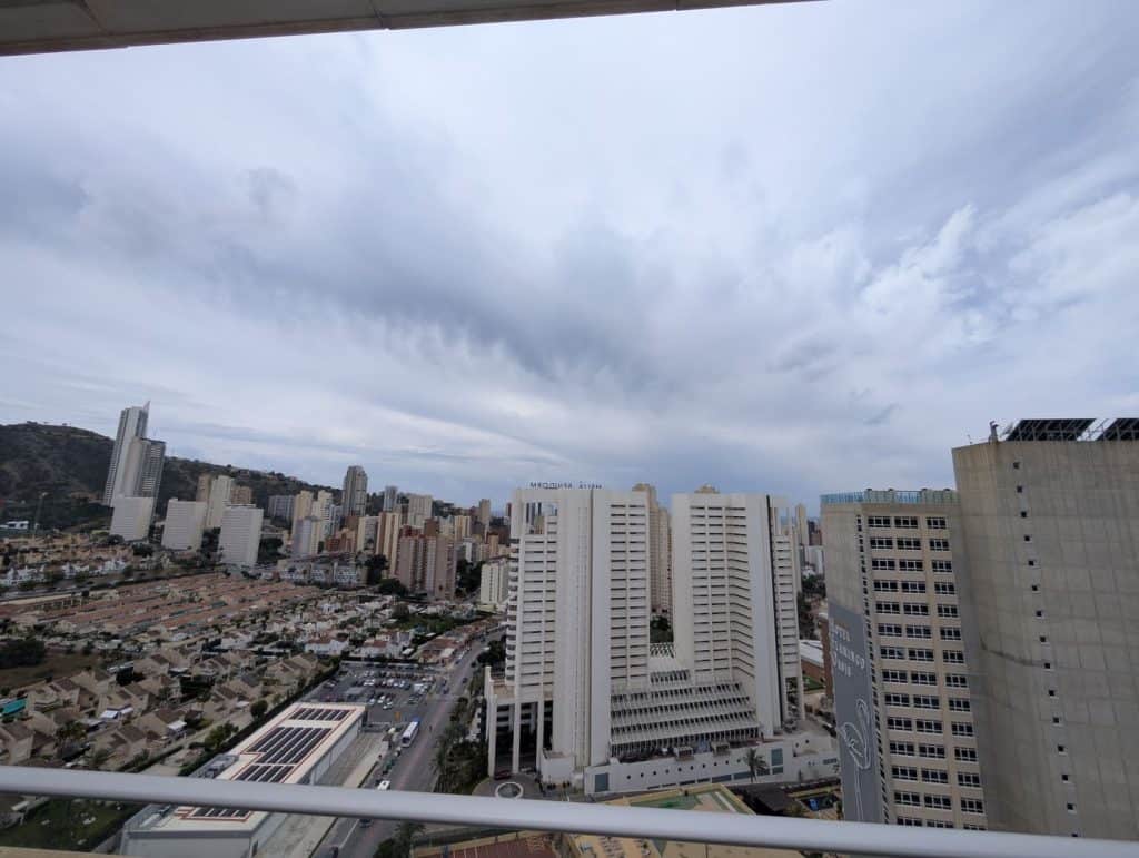 Vistas de Benidorm desde una planta alta del BCL Levante Club