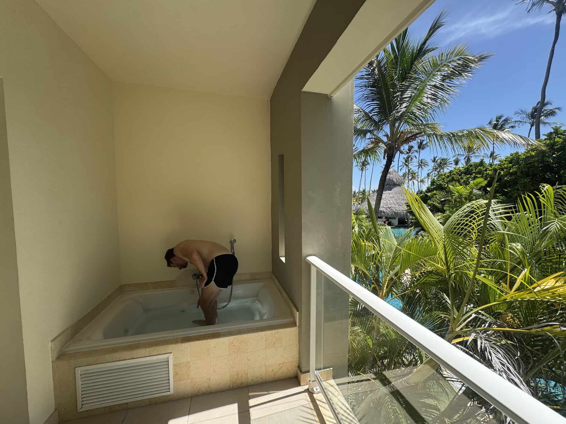 Jacuzzi en la terraza de la habitación del Dreams Royal Beach