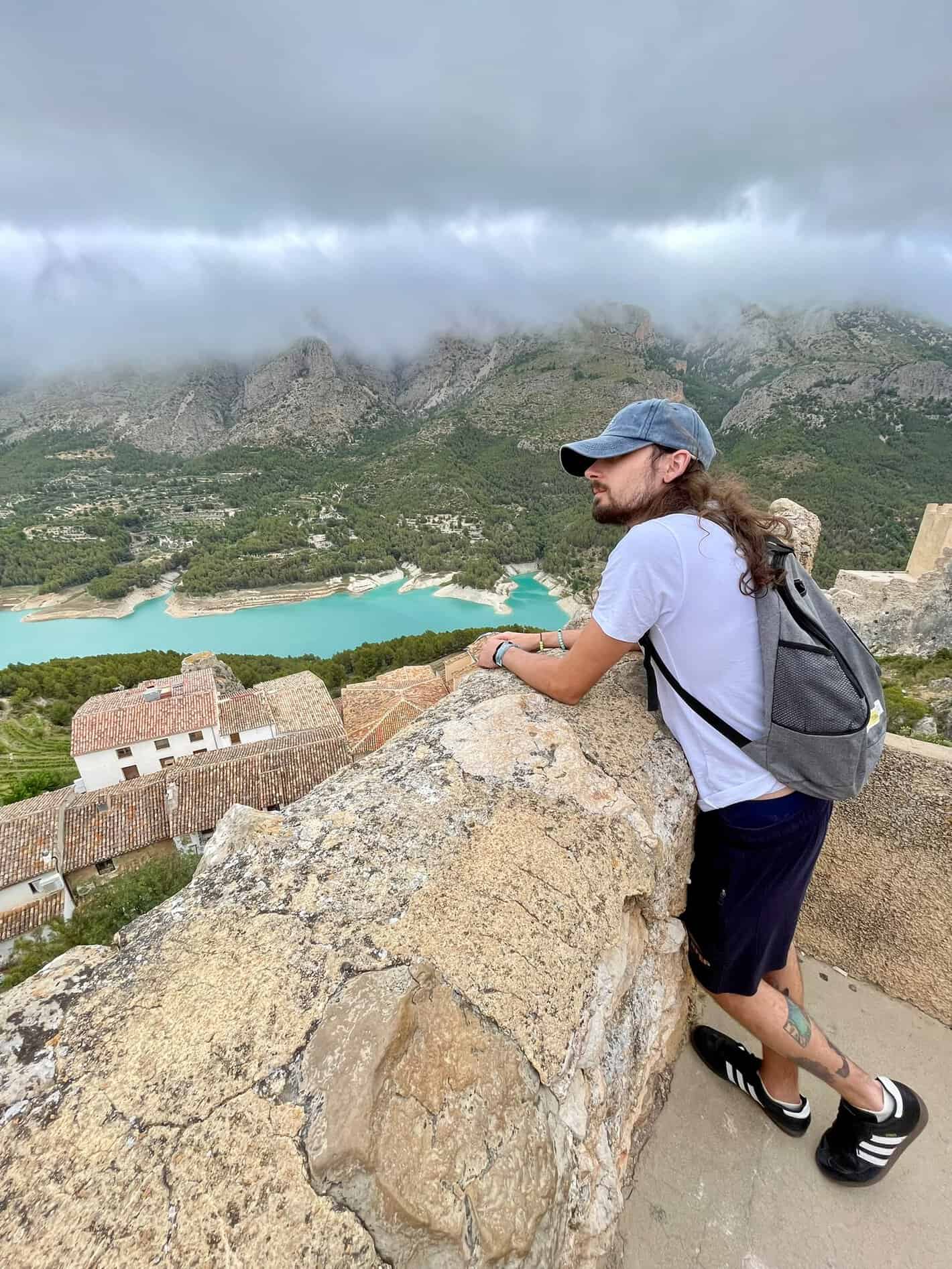 Vistas al embalse de Guadalest desde el castillo
