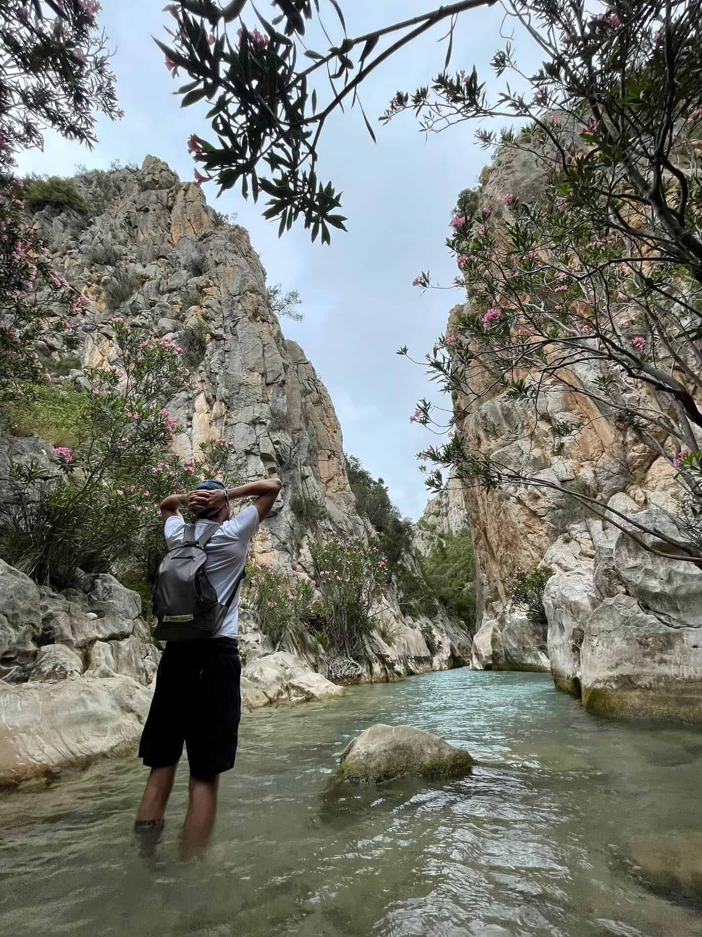 Bañándose en el río de las Fuentes del Algar